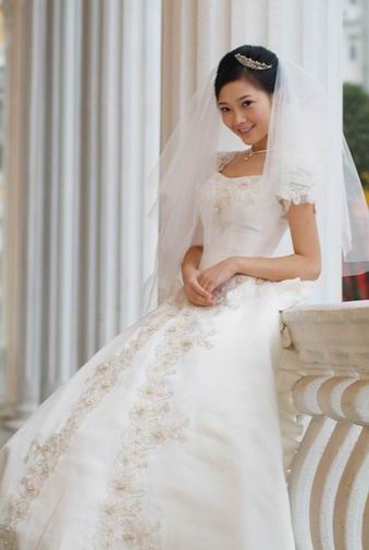 婚纱最新版,探索最新版婚纱的梦幻之旅，时尚与浪漫的完美融合，梦幻之旅，探索最新婚纱时尚，浪漫与完美的融合