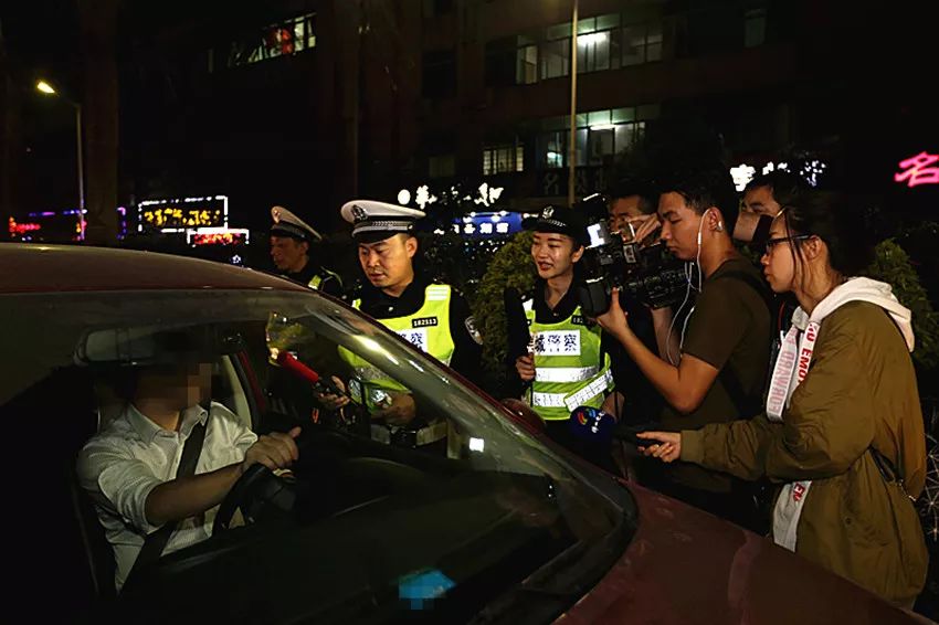 查酒驾最新直播,查酒驾最新直播，守护每一份安宁的深夜行动，查酒驾直播，深夜行动守护安宁之路