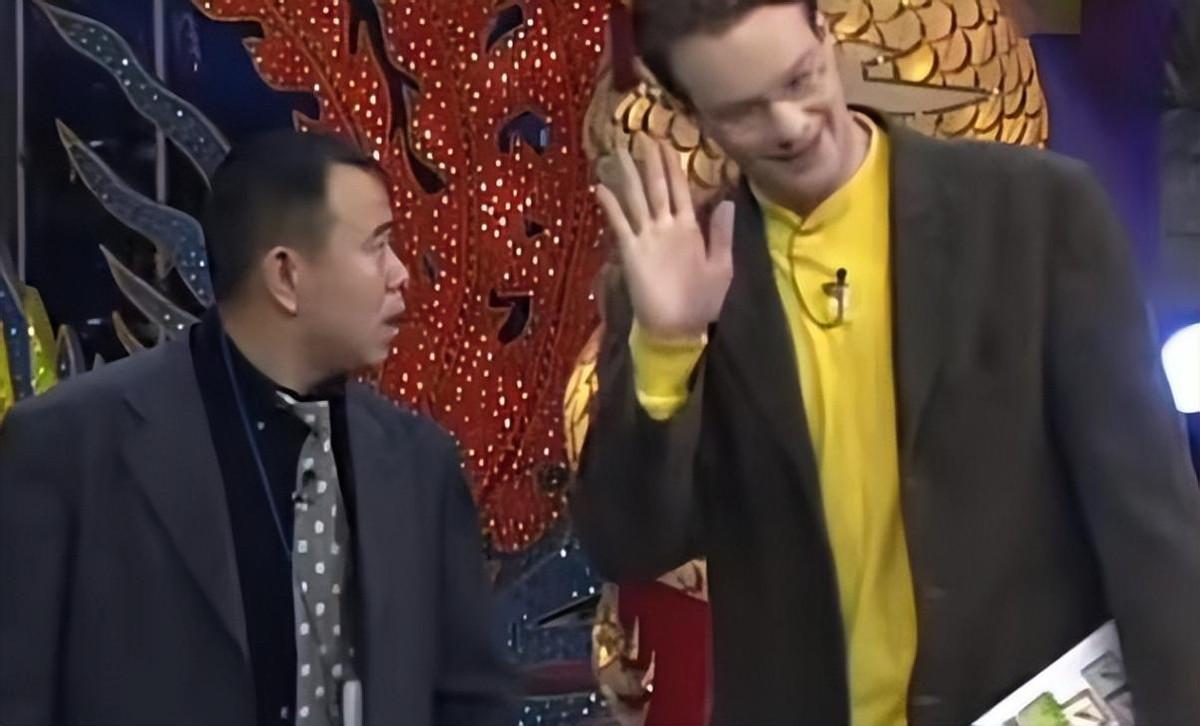 相声演员郭德纲,郭德纲，相声界的璀璨明星，相声大师郭德纲，闪耀在舞台的璀璨明星