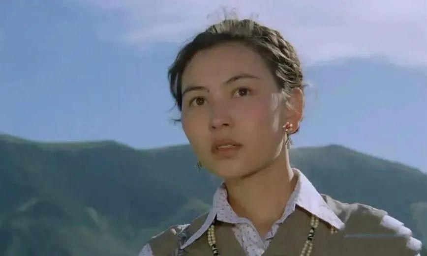 演员艾丽娅,演员艾丽娅，光影之间的魅力绽放，光影魅力，演员艾丽娅的绽放时刻