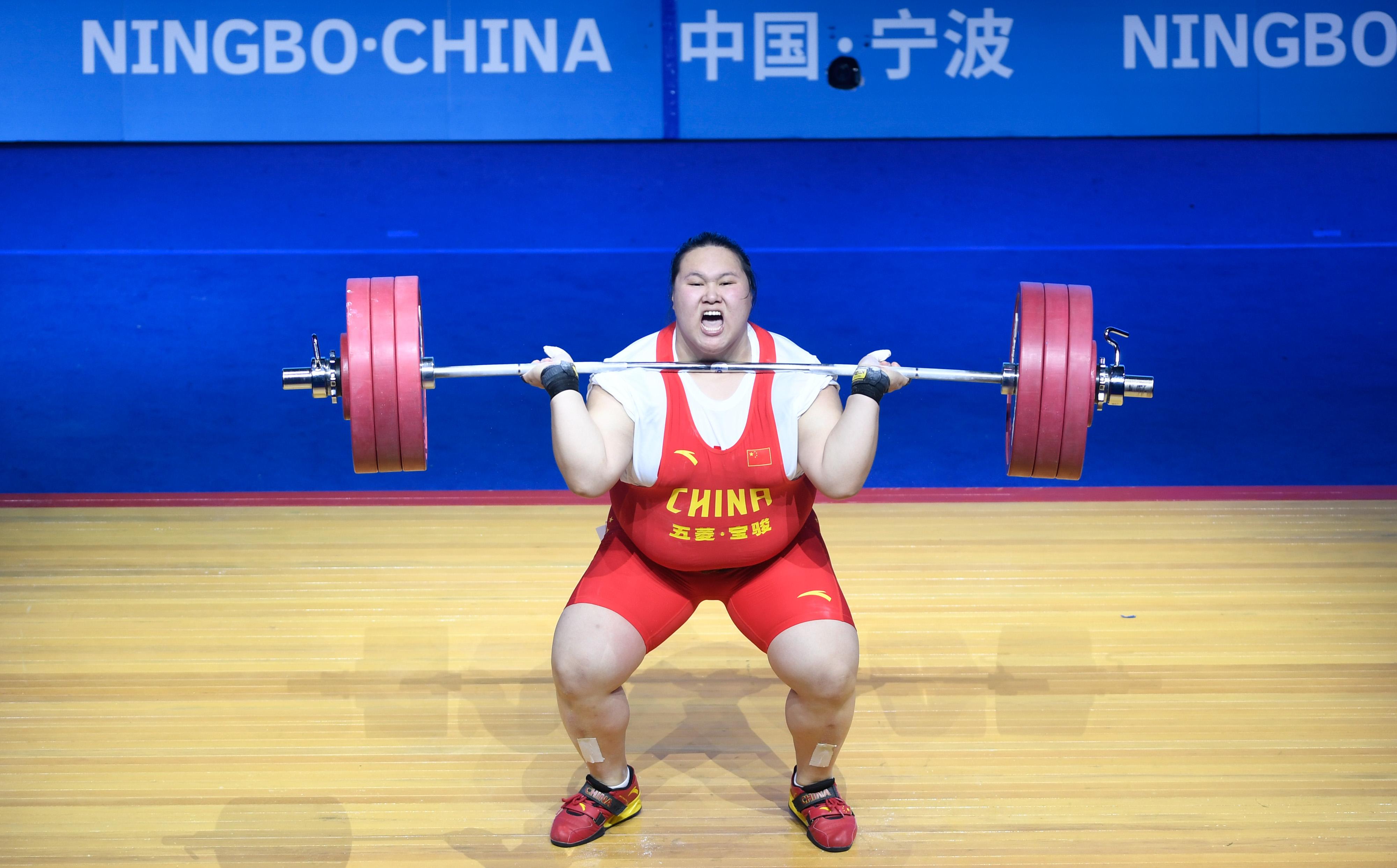 运动员比赛图片,赛场上的热血瞬间，运动员比赛的生动画面，赛场热血瞬间，运动员比赛的生动画面与激情瞬间