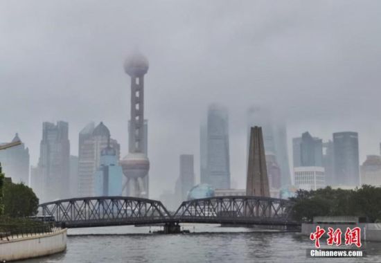 烟花台风上海最新消息,烟花台风逼近上海，城市脉动与自然的交响，烟花台风逼近上海，城市与自然交响的最新消息